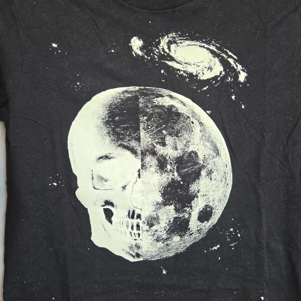 Children's Place Boys Black Long Sleeve Glow in the Dark Skull Moon‎ Space Tee M